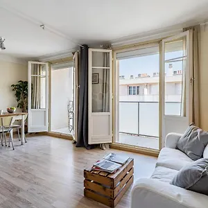 Appartement Avec Balcon, à 50m, Proche Vieux Port